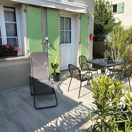 Holiday home Maison Dans De Gallargues-le-Montueux