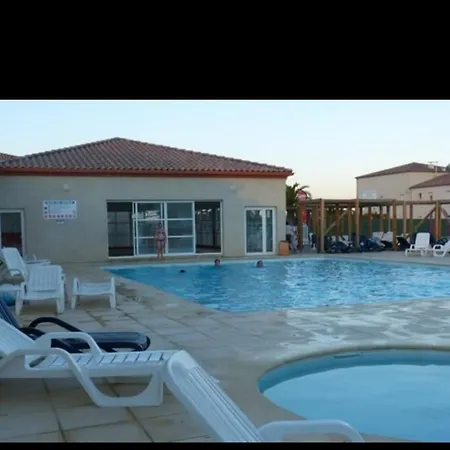 Holiday home Maison Dans De *